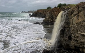 Stengel Beach Waterfall by Allen Vinson