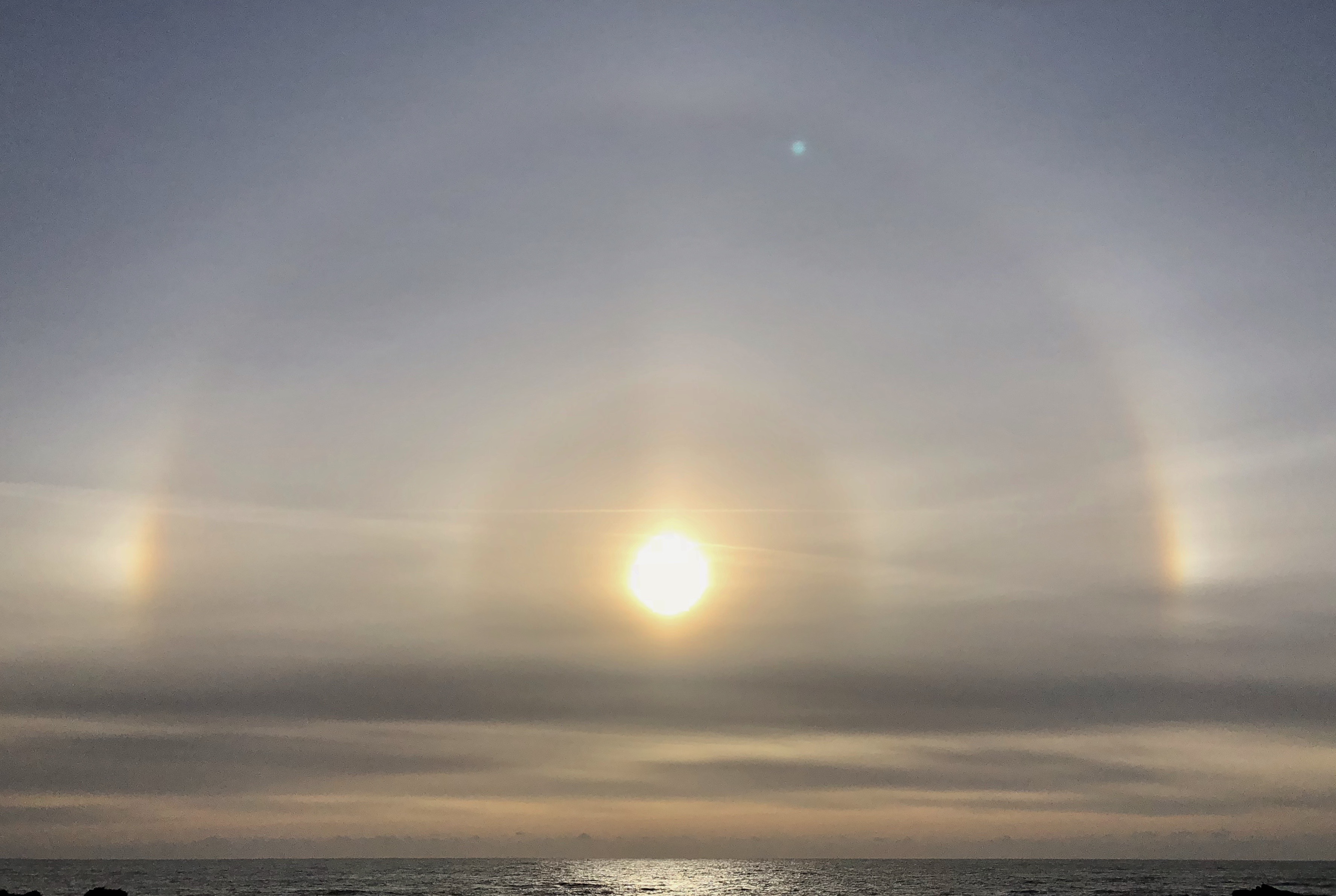 what do sun dogs look like